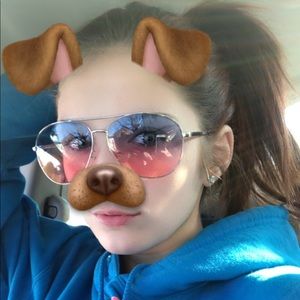 Meet your Posher, Alexis